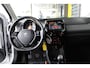 Peugeot 108 1.0 e-VTi Allure | Navigatie | Achteruitrijcamera | Climate control | 15" Lichtmetalen velgen |