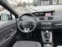 Renault Scenic 1.6-16V Celsium 6-Bak 110 PK. Mooie en als nieuw rijdende auto van de eerste eigenaar !!! Slechts 125.000 KM !!