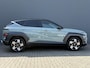 Hyundai Kona New |1.6 GDI HEV 141pk DCT Premium Sky | Schuif -kanteldak | Navigatie | Stoelventilatie | Stoel & Stuurverwarming | BOSE Speakers