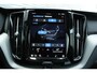 Volvo XC60 T8 Automaat Plug-in hybrid AWD Ultimate Dark |Luchtvering|Adaptieve Cruise Control| Keyless Entry| Electrisch bedienbare voorstoelen| Interieur Voorverwarming| Rondomzicht Camera| Semi Electrische Trekhaak.