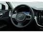 Volvo XC60 T8 Automaat Plug-in hybrid AWD Ultimate Dark |Luchtvering|Adaptieve Cruise Control| Keyless Entry| Electrisch bedienbare voorstoelen| Interieur Voorverwarming| Rondomzicht Camera| Semi Electrische Trekhaak.
