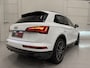 Audi Q5 55 TFSI e quattro 3x S-Line PANO/LUCHTVERING/TREKHAAK/HEAD-UP/ACC/360CAMERA/KEYLESS/20"AUDI-SPORT/MATRIX/VIRTUAL/SFEER/BLACK-OPTIC/GLETSCHER-WEIS METALLIC/VOLLEDIG AUDI DEALER HISTORIE
