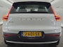 Volvo XC40 1.5 T5 Automaat | Leren bekleding | Stoel- en stuurverwarming | Achteruitrijcamera | Trekhaak uitklapbaar | Harman/kardon audio | Draadloze telefoonlader | Premium kleur