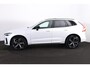 Volvo XC60 T8 Recharge AWD Ultimate Dark - Panorama/schuifdak - IntelliSafe Assist & Surround - 360º Camera - Verwarmde voorstoelen, stuur & achterbank - Parkeersensoren voor & achter - Elektr. bedienb. voorstoelen met geheugen - Draadloze tel. lader - Head up display - Extra getint glas - 21' LMV