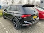 Volkswagen Tiguan 1.5 TSI ACT Highline Business R | 19 inch velgen | Trekhaak | head-up display | Panoramadak | Elektrische achterklep |