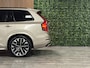 Volvo XC90 T8 AWD Recharge Ultra Dark Vol! | Bowers & Wilkins | Luchtvering | Stoelventilatie | Trekhaak | 360 Camera | Head-Up Display | Stoelmassage | 455pk | Adaptieve Cruise Control | Stoelverwarming voor+achter | Stuurwielverwarming | Schuifdak | 22 Inch | Full LED Matrix meesturende koplampen | Pilot Assist | BLIS Dode Hoek Detectie | Alcantara hemelbekleding | Lederen handgrepen en zonnekleppen | Elektrische voorstoelen geheugen | Nappa Lederen bekleding | Zitting verlenging voorstoelen | Keyless Drive | Parkeersensoren voor+achter | Privacy Glass | Elektrisch bedienbare achterklep | Geïntegreerde zongordijnen achterportieren | Geïntegreerd kinderzitje achterin | Verlichte instaplijsten | 7-Persoons | 4-Zone Climate Control | DAB Radio | Apple Carplay/Android Auto | Alarm Klasse III | Draadloos telefoon opladen | Volvo On Call met mobiele App functie | Bright Dusk Metallic |