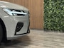 Volvo V60 B4 Plus Dark Trekhaak | Schuifdak | Adaptieve Cruise Control | Stoelverwarming voor+achter | Stuurwielverwarming | Full LED Meesturende koplampen | Pilot Assist | BLIS Dode Hoek Detectie | Parkeercamera | Elektrische voorstoelen geheugen | Lederen bekleding | Zitting verlenging voorstoelen | 18 Inch | Google Infotainment | Keyless Drive | Privacy Glass | Parkeersensoren voor+achter | Breedstralers in voorbumper | Elektrisch bedienbare achterklep | DAB Radio | Apple Carplay/Android Auto | Draadloos telefoon opladen | Volvo On Call met mobiele App functie | Vapour Grey Metallic |