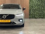 Volvo V60 B4 Plus Dark Trekhaak | Schuifdak | Adaptieve Cruise Control | Stoelverwarming voor+achter | Stuurwielverwarming | Full LED Meesturende koplampen | Pilot Assist | BLIS Dode Hoek Detectie | Parkeercamera | Elektrische voorstoelen geheugen | Lederen bekleding | Zitting verlenging voorstoelen | 18 Inch | Google Infotainment | Keyless Drive | Privacy Glass | Parkeersensoren voor+achter | Breedstralers in voorbumper | Elektrisch bedienbare achterklep | DAB Radio | Apple Carplay/Android Auto | Draadloos telefoon opladen | Volvo On Call met mobiele App functie | Vapour Grey Metallic |