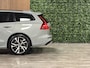 Volvo V60 B4 Plus Dark Trekhaak | Schuifdak | Adaptieve Cruise Control | Stoelverwarming voor+achter | Stuurwielverwarming | Full LED Meesturende koplampen | Pilot Assist | BLIS Dode Hoek Detectie | Parkeercamera | Elektrische voorstoelen geheugen | Lederen bekleding | Zitting verlenging voorstoelen | 18 Inch | Google Infotainment | Keyless Drive | Privacy Glass | Parkeersensoren voor+achter | Breedstralers in voorbumper | Elektrisch bedienbare achterklep | DAB Radio | Apple Carplay/Android Auto | Draadloos telefoon opladen | Volvo On Call met mobiele App functie | Vapour Grey Metallic |