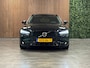 Volvo V60 T6 AWD Recharge Ultra Dark Schuifdak | Trekhaak | Head-Up Display | Harman Kardon | Adaptieve Cruise Control | Stoelverwarming voor+achter | Stuurwielverwarming | Full LED Meesturende koplampen | Pilot Assist | BLIS Dode Hoek Detectie | Parkeercamera | Elektrische voorstoelen geheugen | Lederen bekleding | Zitting verlenging voorstoelen | Lederen dashboard | 18 Inch | Google Infotainment | Keyless Drive | Parkeersensoren voor+achter | Privacy Glass | Elektrisch bedienbare achterklep | DAB Radio | Apple Carplay/Android Auto | Volvo On Call met mobiele App functie | Onyx Black Metallic |