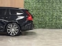 Volvo V60 T6 AWD Recharge Ultra Dark Schuifdak | Trekhaak | Head-Up Display | Harman Kardon | Adaptieve Cruise Control | Stoelverwarming voor+achter | Stuurwielverwarming | Full LED Meesturende koplampen | Pilot Assist | BLIS Dode Hoek Detectie | Parkeercamera | Elektrische voorstoelen geheugen | Lederen bekleding | Zitting verlenging voorstoelen | Lederen dashboard | 18 Inch | Google Infotainment | Keyless Drive | Parkeersensoren voor+achter | Privacy Glass | Elektrisch bedienbare achterklep | DAB Radio | Apple Carplay/Android Auto | Volvo On Call met mobiele App functie | Onyx Black Metallic |