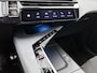 Peugeot E-3008 SUV GT Avantage 73 kWh 210pk | 526km WLTP Actieradius | Navigatie | 360° camera | Leder/Alcantara | FOCAL Premium HiFi | Adaptieve cruise control | Handsfree achterklep | Matrix LED koplampen | Stoel- en stuurverwarming | Keyless | Draadloze Apple Carplay / Android Auto + telefoonlader | Dodehoeksensor | Parkeersensoren v+a | Donker getint glas | 20" Lichtmetalen velgen |