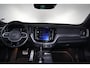 Volvo XC60 T5 R-Design - Panorama/schuifdak - Adaptieve LED koplampen - Parkeercamera achter - Verwarmde voorstoelen - Parkeersensoren voor & achter - Head up display - Cruise control - Extra getint glas - Elektr. inklapbare trekhaak - 19' LMV