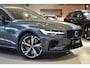 Volvo V60 2.0 T8 Plug-in hybrid AWD Ultra Dark Polestar Engineered Optimisation | Lounge Pack | 19" 5-triplespaaks Glossy Black Diamond Cut | Gelamineerde zijruiten rondom | Charcoal hemelbekleding | Extra getint glas achter | Volvo Guard Alarm