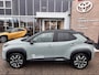 Toyota Yaris Cross 1.5 Hybrid 130 Executive Premium Pack STOELVERW APPLE/ANDROID KEYLESS BLIND-SPOT PARK-SENSOREN AD-CRUISE LM-VELGEN ELEK-ACHTERKLEP JBL-AUDIO DRAADLOOS-LADEN