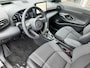 Toyota Yaris Cross 1.5 Hybrid 130 Executive Premium Pack STOELVERW APPLE/ANDROID KEYLESS BLIND-SPOT PARK-SENSOREN AD-CRUISE LM-VELGEN ELEK-ACHTERKLEP JBL-AUDIO DRAADLOOS-LADEN