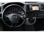 Volkswagen Transporter 2.0 TDI L1H1 Highline 150PK / 110kW, 6 zitplaatsen, parkeersensoren voor en achter (pdc), 16" LMV, trekhaak, multifunctioneel lederen stuurwiel, verwarmbare voorruit, navigatie, bumpers in kleur, licht en regensensor, elektrisch verstel-, verwarm- en inklapbare buitenspiegels etc.
