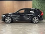 Volvo XC60 T8 AWD Recharge Ultra Dark Luchtvering | Trekhaak | 360° Camera | 455pk | Head-Up Display | Harman Kardon | Adaptieve Cruise Control | Stoelverwarming voor+achter | Stuurwielverwarming | Schuifdak | Full LED Meesturende koplampen | Pilot Assist | BLIS Dode Hoek Detectie | Elektrische voorstoelen geheugen | Lederen bekleding | Zitting verlenging voorstoelen | Lederen dashboard | 21 Inch | Google Infotainment | Keyless Drive | Parkeersensoren voor+achter | Privacy Glass | Elektrisch bedienbare achterklep | DAB Radio | Apple Carplay/Android Auto | Alarm Klasse III | Draadloos telefoon opladen | Volvo On Call met mobiele App functie | Onyx Black Metallic |