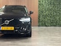 Volvo XC60 T8 AWD Recharge Ultra Dark Luchtvering | Trekhaak | 360° Camera | 455pk | Head-Up Display | Harman Kardon | Adaptieve Cruise Control | Stoelverwarming voor+achter | Stuurwielverwarming | Schuifdak | Full LED Meesturende koplampen | Pilot Assist | BLIS Dode Hoek Detectie | Elektrische voorstoelen geheugen | Lederen bekleding | Zitting verlenging voorstoelen | Lederen dashboard | 21 Inch | Google Infotainment | Keyless Drive | Parkeersensoren voor+achter | Privacy Glass | Elektrisch bedienbare achterklep | DAB Radio | Apple Carplay/Android Auto | Alarm Klasse III | Draadloos telefoon opladen | Volvo On Call met mobiele App functie | Onyx Black Metallic |