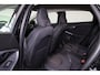Volvo V40 T3 Kinetic - Verwarmde voorstoelen - Parkeersensoren achter - Cruise control - High Performance audio - Navigatie - 17' LMV