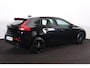 Volvo V40 T3 Kinetic - Verwarmde voorstoelen - Parkeersensoren achter - Cruise control - High Performance audio - Navigatie - 17' LMV
