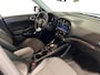 Kia e-Soul DynamicPlusLine 64 kWh | Warmtepomp | Navi | Apple Carplay/ Android Auto | Licht + Regensensor | Stoel + Stuurverwarming | Parkeersensoren Voor + Achter | 17"Lichtmetalen Velgen | Cruise Control Adaptief | Climate Control