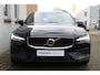 Volvo V60 B4 Automaat Essential Edition Verwarmbare voorstoelen | Automatisch dimmende binnen- en buitenspiegels | Moritz Leder Charcoal/Charcoal | Charcoal hemelbekleding | Park Assist achter en voor | Verwarmbare buitenste zitplaatsen tweede zitrij | Stuurverwarming | Alarm voorbereiding | Pilot Assist | Google-Maps navigatie | Blind spot |