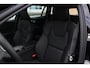 Volvo V60 B4 Automaat Essential Edition Verwarmbare voorstoelen | Automatisch dimmende binnen- en buitenspiegels | Moritz Leder Charcoal/Charcoal | Charcoal hemelbekleding | Park Assist achter en voor | Verwarmbare buitenste zitplaatsen tweede zitrij | Stuurverwarming | Alarm voorbereiding | Pilot Assist | Google-Maps navigatie | Blind spot |