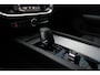 Volvo V60 B4 Automaat Essential Edition Verwarmbare voorstoelen | Automatisch dimmende binnen- en buitenspiegels | Moritz Leder Charcoal/Charcoal | Charcoal hemelbekleding | Park Assist achter en voor | Verwarmbare buitenste zitplaatsen tweede zitrij | Stuurverwarming | Alarm voorbereiding | Pilot Assist | Google-Maps navigatie | Blind spot |