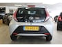 Toyota Aygo 1.0-70pk VVT-i x-fun 5drs. Keurige Toyota Aygo 5drs. Slechts 24,- wegenbelasting per mnd.  Airco, metallic lak, 5 deuren, ABS/ESP, telefoonvoorb., USB, elektr. ramen voor, centr. vergr. afst. bed.