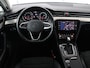 Volkswagen Passat 1.5 TSI Comfort Business | Stoelverwarming | Leder/Alcantara | Trekhaak | Adaptive cruise | Navigatie | Full LED | Parkeerhulp | Climate control | Bluetooth