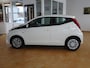 Toyota Aygo 1.0 VVT-i x-play Airco, achteruitrij camera, elektrische ramen, centrale vergrendeling, Apple carplay, Android Auto, enz.