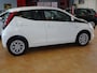 Toyota Aygo 1.0 VVT-i x-play Airco, achteruitrij camera, elektrische ramen, centrale vergrendeling, Apple carplay, Android Auto, enz.