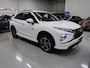 Mitsubishi Eclipse Cross 2.4 PHEV Instyle Trekhaak Leer/Alcantara Camera Achterbank verwarmd App connect Navigatie 18 Inch Sportvelgen Plug-in Hybride Boekjes aanwezig Nette auto 4 Nieuwe banden Allseason