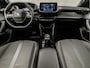 Peugeot 2008 1.2 PureTech Allure Sport 131Pk Automaat (VIRTUAL COCKPIT, APPLE CARPLAY, GROOT NAVI, GETINT GLAS, LEDER, SPORTSTOELEN, ZWART HEMEL, PARKEERSENSOREN, CRUISE, NIEUWSTAAT)