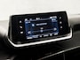 Peugeot 2008 1.2 PureTech Allure Sport 131Pk Automaat (VIRTUAL COCKPIT, APPLE CARPLAY, GROOT NAVI, GETINT GLAS, LEDER, SPORTSTOELEN, ZWART HEMEL, PARKEERSENSOREN, CRUISE, NIEUWSTAAT)