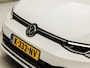 Volkswagen Golf 1.5 TSI Sport (SCHUIFDAK, 4 CILINDER, APPLE CARPLAY, GROOT NAVI, KEYLESS, STUUR/STOELVERWARMING, SPORTSTOELEN, ADAPTIVE CRUISE, PARKEERSENSOREN, NIEUWSTAAT)