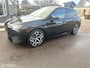 BMW iX xDrive40 SPORT 77 kWh 360 CAMERA HARMAN KARDON HEAD UP DISPLAY SFEERVERLICHTING TREKHAAK!!
