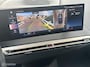 BMW iX xDrive40 SPORT 77 kWh 360 CAMERA HARMAN KARDON HEAD UP DISPLAY SFEERVERLICHTING TREKHAAK!!