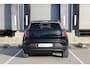 Volvo EX30 Single Motor Extended Range Plus Black Edition | Stuurwiel/Stoelen voor verwarmbaar | 20" Zwarte velgen | Elektrisch verstelbare stoelen met memory functie | Adaptieve Cruise Control | Harman Kardon Soundbar | Keyless entry | 19'' Lichtmetalen velgen | Extra getint glas achter | Dak in contrasterende kleur
