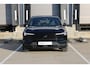 Volvo EX30 Single Motor Extended Range Plus Black Edition | Stuurwiel/Stoelen voor verwarmbaar | 20" Zwarte velgen | Elektrisch verstelbare stoelen met memory functie | Adaptieve Cruise Control | Harman Kardon Soundbar | Keyless entry | 19'' Lichtmetalen velgen | Extra getint glas achter | Dak in contrasterende kleur