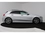 Mercedes-Benz A-klasse 200 Business Solution AMG (PANORAMADAK, SFEERVERLICHTING, PARKEERSENSOREN, STOELVERWARMING)