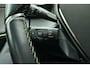 Peugeot e-2008 EV GT Pack 50 kWh 100% Elektrisch | Panorama dak | Alcantara bekleding | Camera | 3D-Instrumentenpaneel | Adaptive Cruise Control | Stoelverwarming | 1e eigenaar