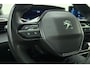Peugeot e-2008 EV GT Pack 50 kWh 100% Elektrisch | Panorama dak | Alcantara bekleding | Camera | 3D-Instrumentenpaneel | Adaptive Cruise Control | Stoelverwarming | 1e eigenaar