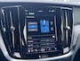 Volvo V60 2.0 T6 Plug-in hybrid AWD Plus Dark Adaptieve cruise control / BLIS / 360 camera / elektr. verst. Contourstoelen / stuur-,stoel-, voorruit verw. / Harman Kardon audio / Trekhaak / Keyless drive / All season banden