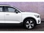 Volvo XC40 Plug-in Hybrid T5 Core | Trekhaak | Harman Kardon audio | Stoel- en stuurverwarming | Climate Control | Lane Keeping Assist | DAB | 18" velgen | Cruise control | Keyless | Elektrische stoelverstelling |