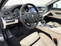 BMW 5-Serie Touring 550i High Executive Panoramadak | HUD | ACC | DVD achter