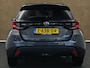 Toyota Yaris 1.5 Hybrid 115 First Edition - ORIGINEEL NEDERLANDSE AUTO - AFKOMSTIG VAN 1E EIGENAAR - FACELIFT MODEL - NAVIGATIE - LICHT EN REGENSENSOR - 16 INCH LICHT METALEN VELGEN - CAMERA - 4 X ELEKTRISCHE RAMEN - KEYLESS ENTRY/ START - CLIMATE CONTROL - ADAPTIEVE CRUISE CONTROL