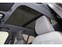 Volvo XC40 B3 Plus Black Edition - Panorama/schuifdak - IntelliSafe Assist & Surround - 360º Camera - Harman/Kardon audio - Verwarmde voorstoelen & stuur - Parkeersensoren voor & achter - Elektr. bedienb. voorstoelen met geheugen links - Draadloze tel. lader - Extra getint glas - 20' LMV
