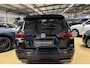 Volkswagen Tiguan Allspace 1.5 TSI Highline Business R 7-persoons / Nederlandse Auto / Apple Car Play en Navigatie / Electrisch schuifdak / Volledig digitaal dashboard / Electrische achterklep / Stoelverwarming voor / Stuurverwarming / Massage stoelen voor